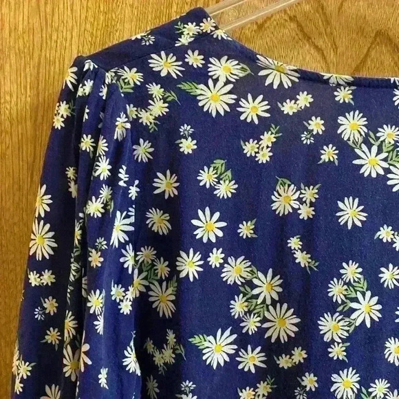 Altar’d State Navy Blue Balloon Sleeve Button Crop Top with White Flowers Size M - Picture 12 of 14